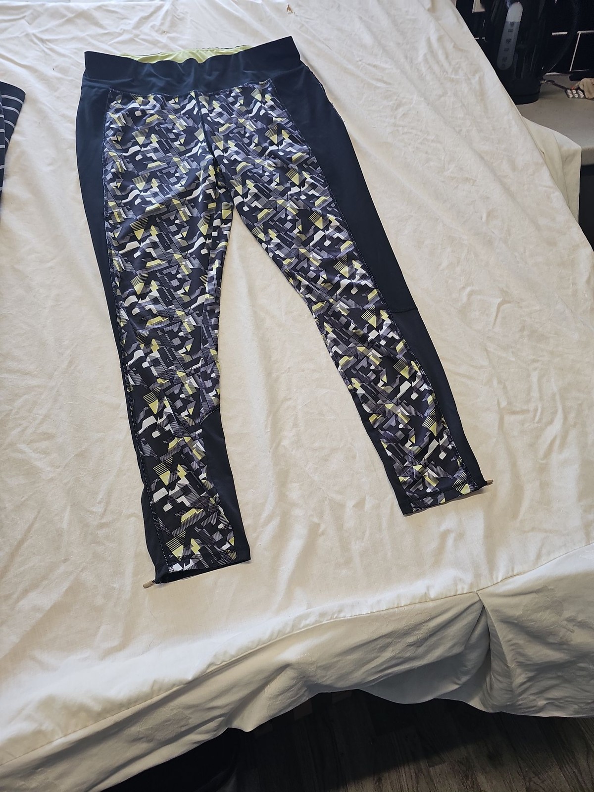 Souluxe Geometric Print Women's Activewear Leggings - Size L LL5 - Image 5