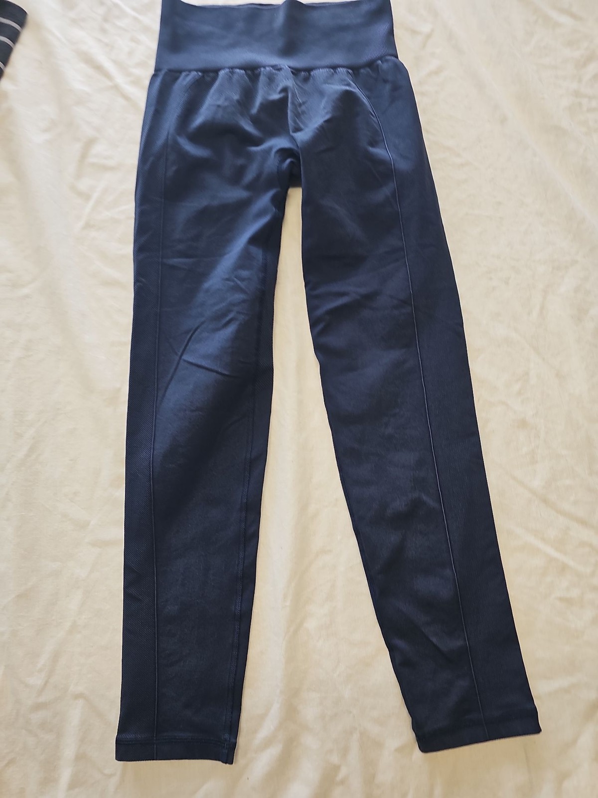 High-Waisted Seamless Performance Leggings in Navy Blue size approx 10 LL22