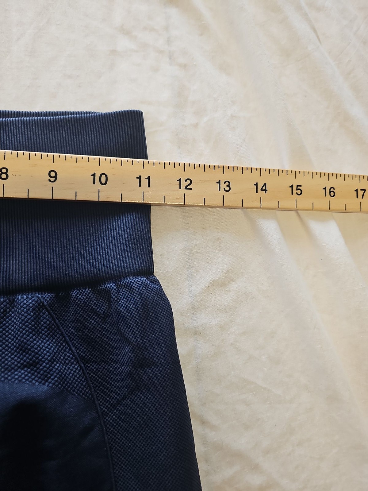 High-Waisted Seamless Performance Leggings in Navy Blue size approx 10 LL22 - Image 3