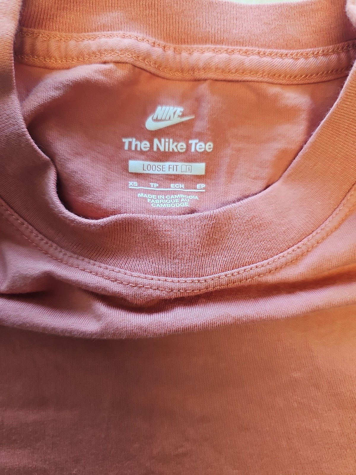 Nike The Nike Tee Loose Fit Embroidered Swoosh T-Shirt Rose Pink XS KK197