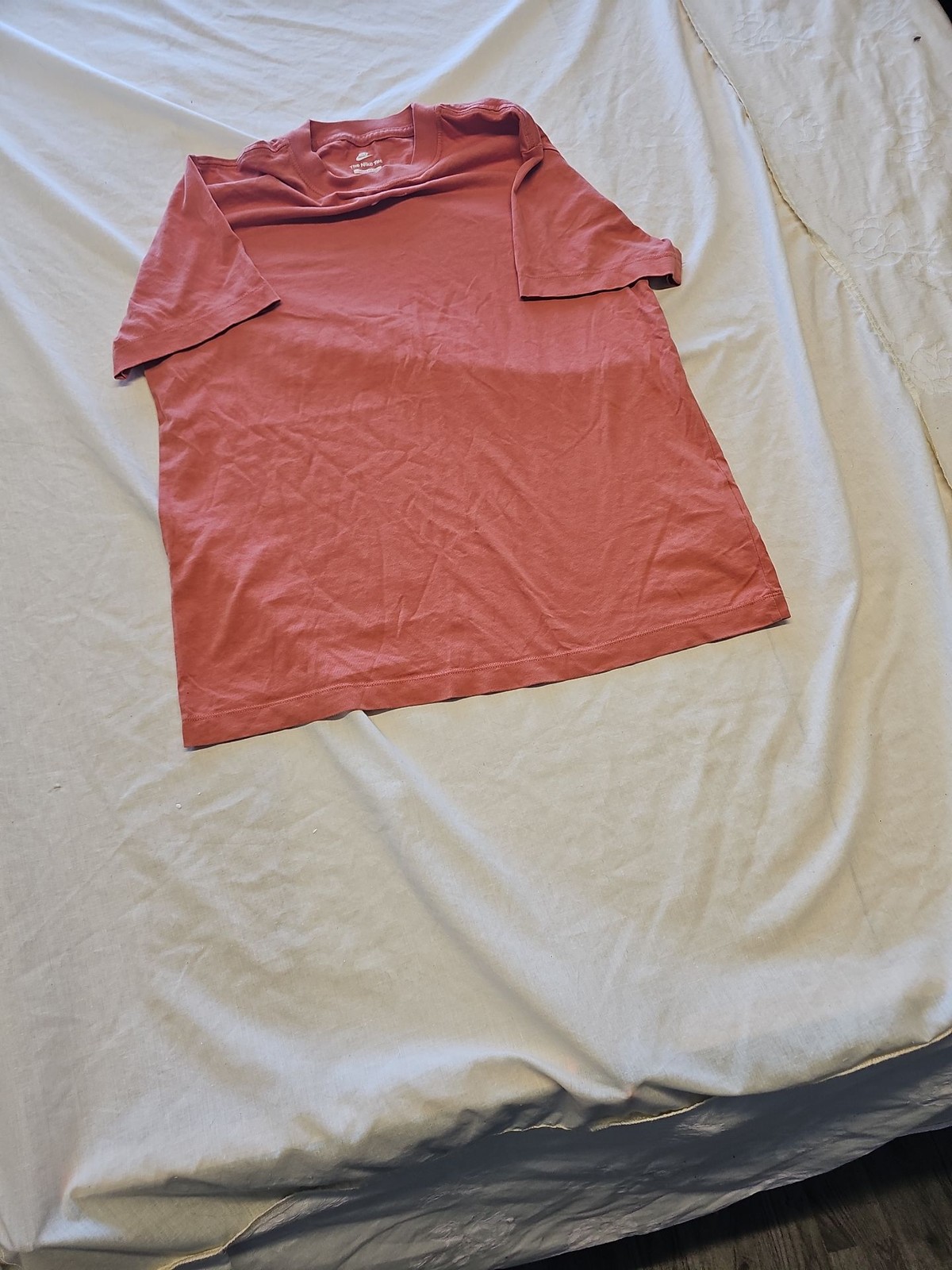 Nike The Nike Tee Loose Fit Embroidered Swoosh T-Shirt Rose Pink XS KK197 - Image 3