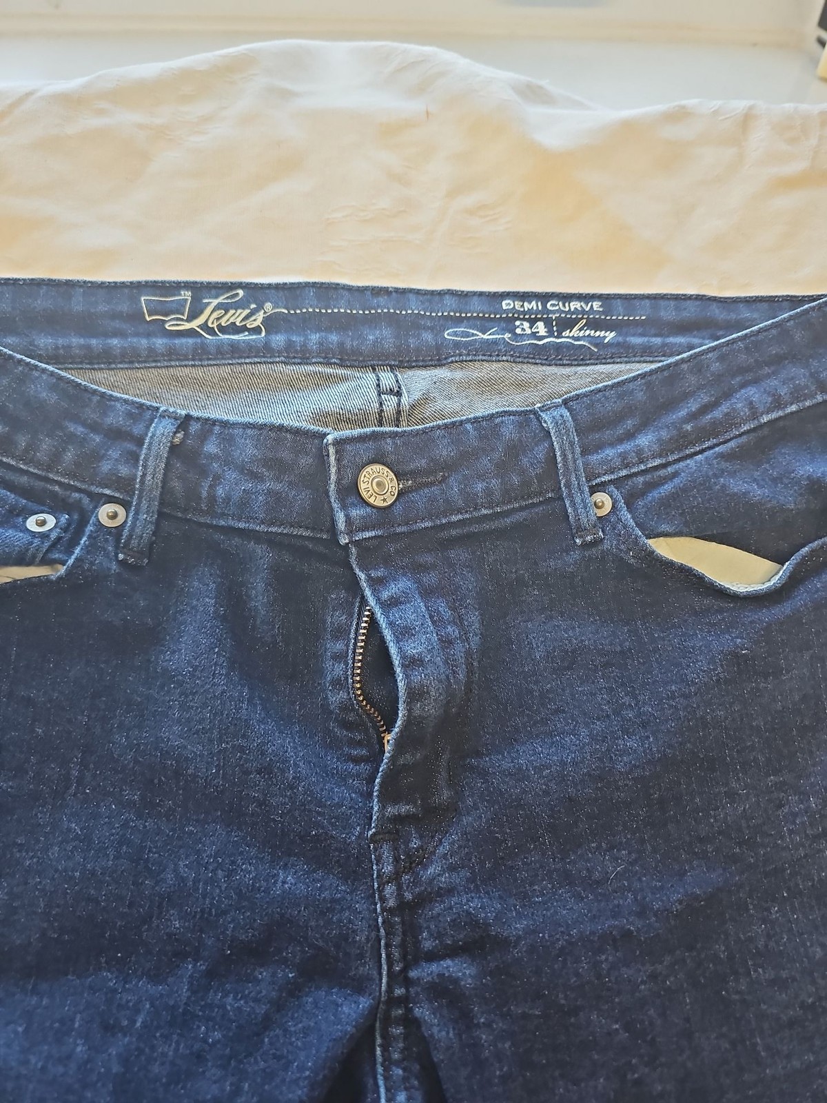 Levi’s Demi Curve Skinny Jeans Dark Wash Denim 34 GG986