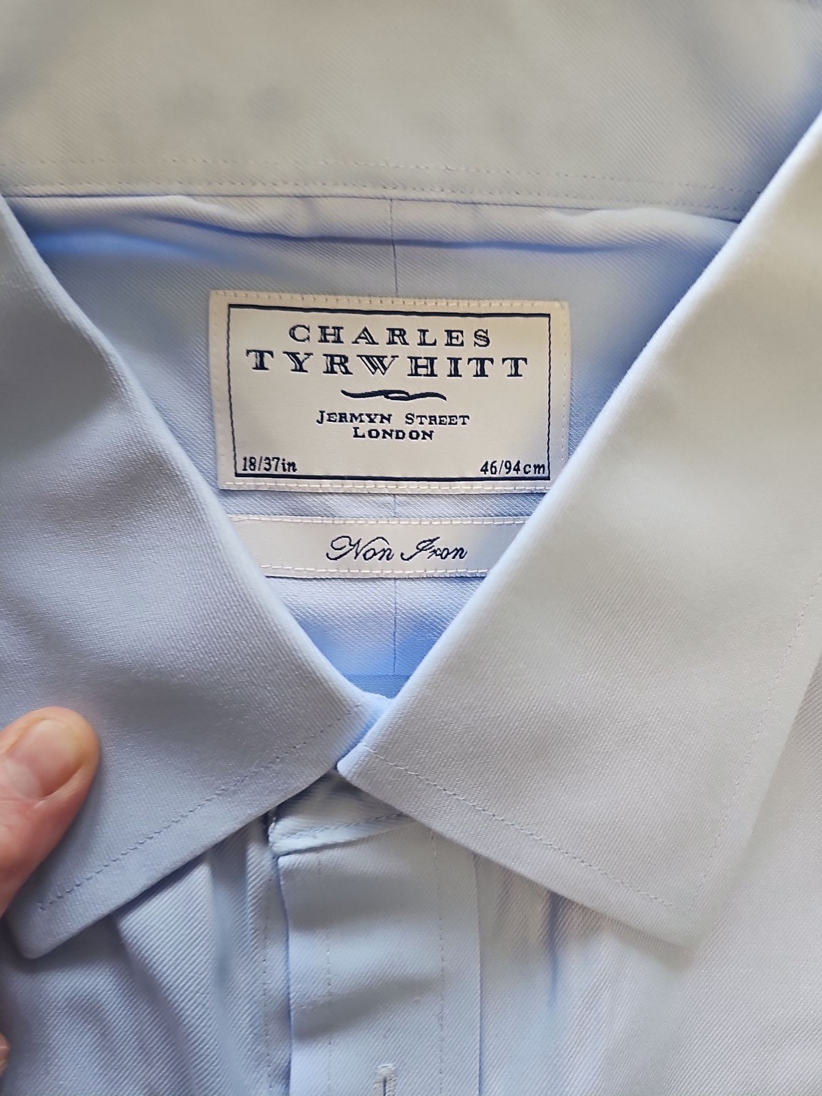 Charles Tyrwhitt Men’s Light Blue Non-Iron Twill Dress Shirt – 18/37in U845