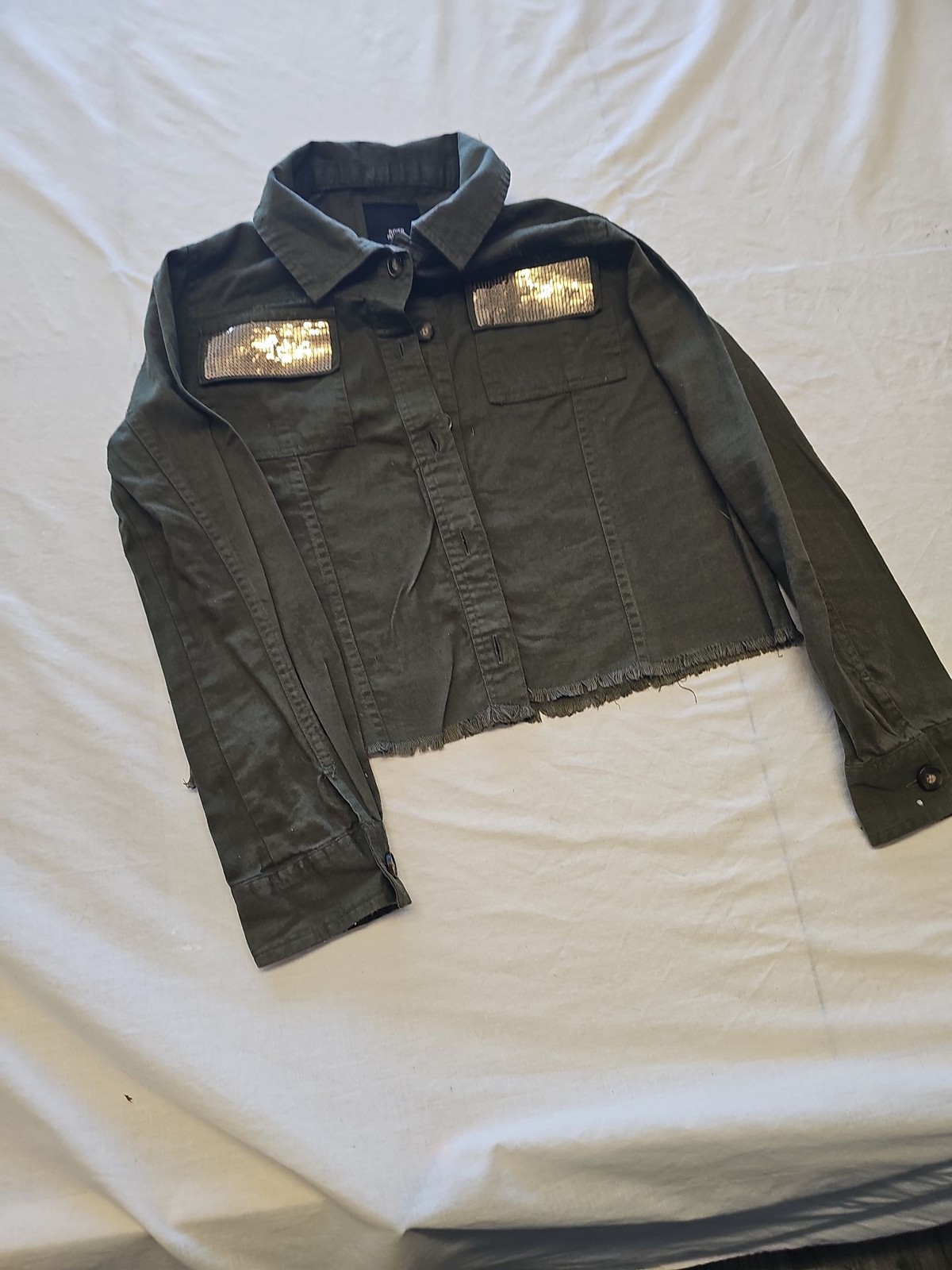 River Island Girls Khaki Green Cropped Utility Shacket with Gold Sequins AA917 - Image 3