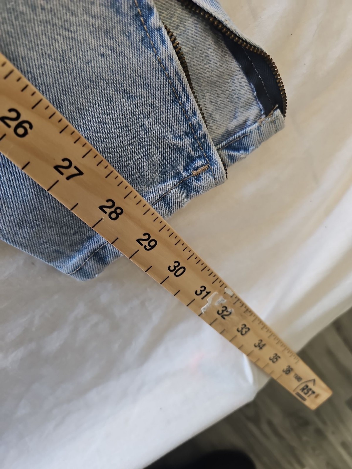 Vintage Santana Light Wash High-Waisted Slim Jeans with Ankle Zips W26 L29UU1110 - Image 4