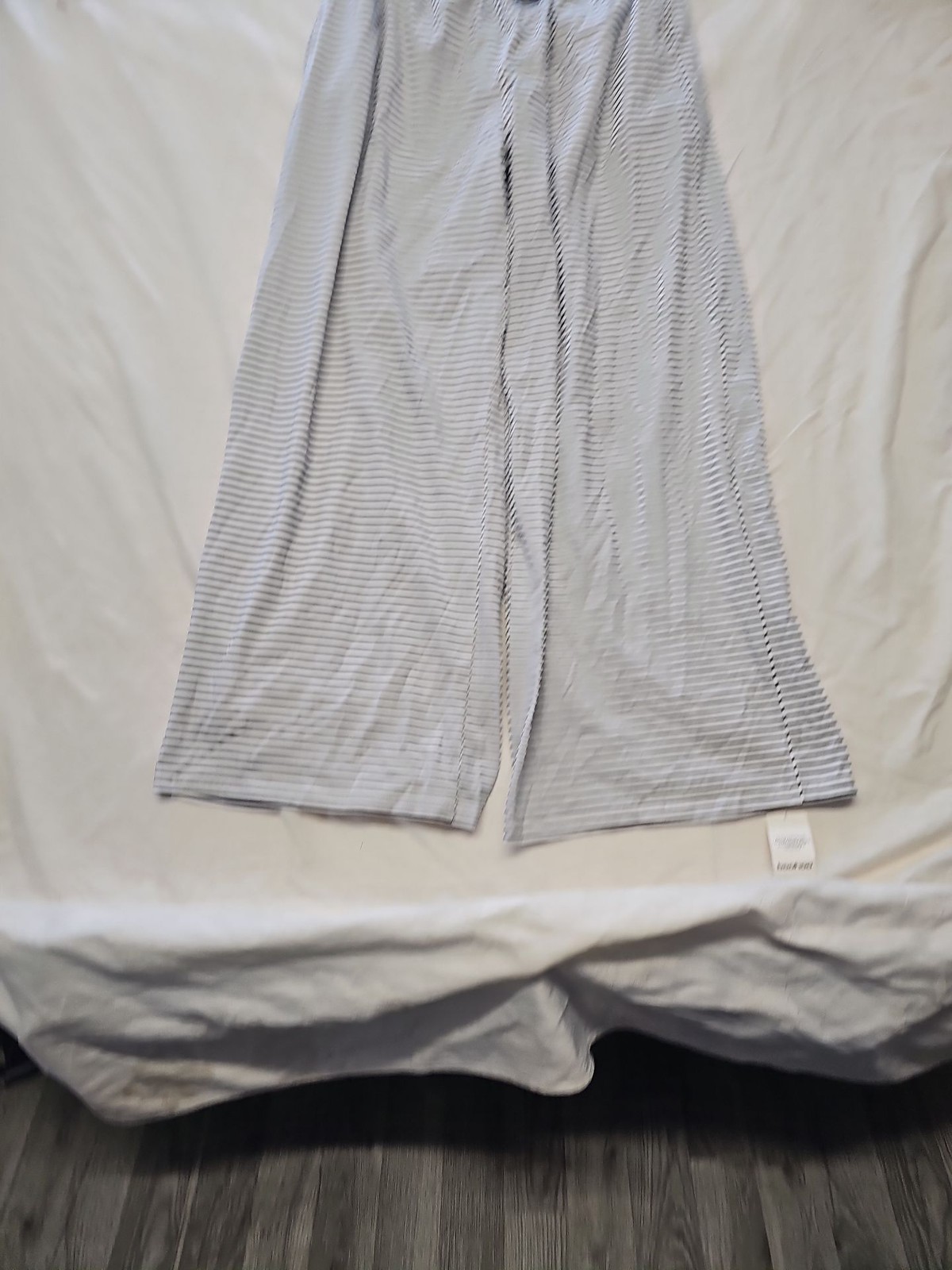 Boohoo New With Tags Black and White Striped Wide Leg Trousers uk16 NN1019