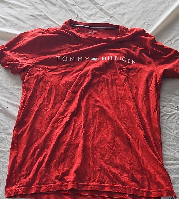 Tommy Hilfiger Classic Logo Red Graphic T-Shirt M A441 - Image 6