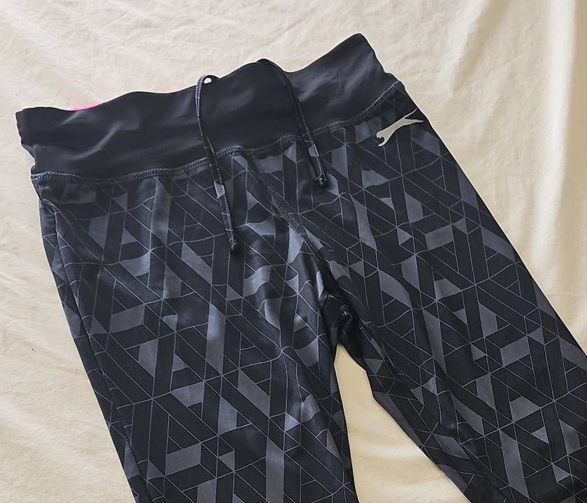 Slazenger Women's Geometric Print Capri Running Leggings O720 - Image 11