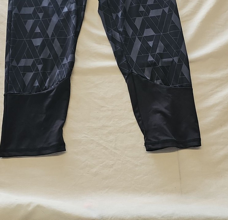 Slazenger Women's Geometric Print Capri Running Leggings O720 - Image 8