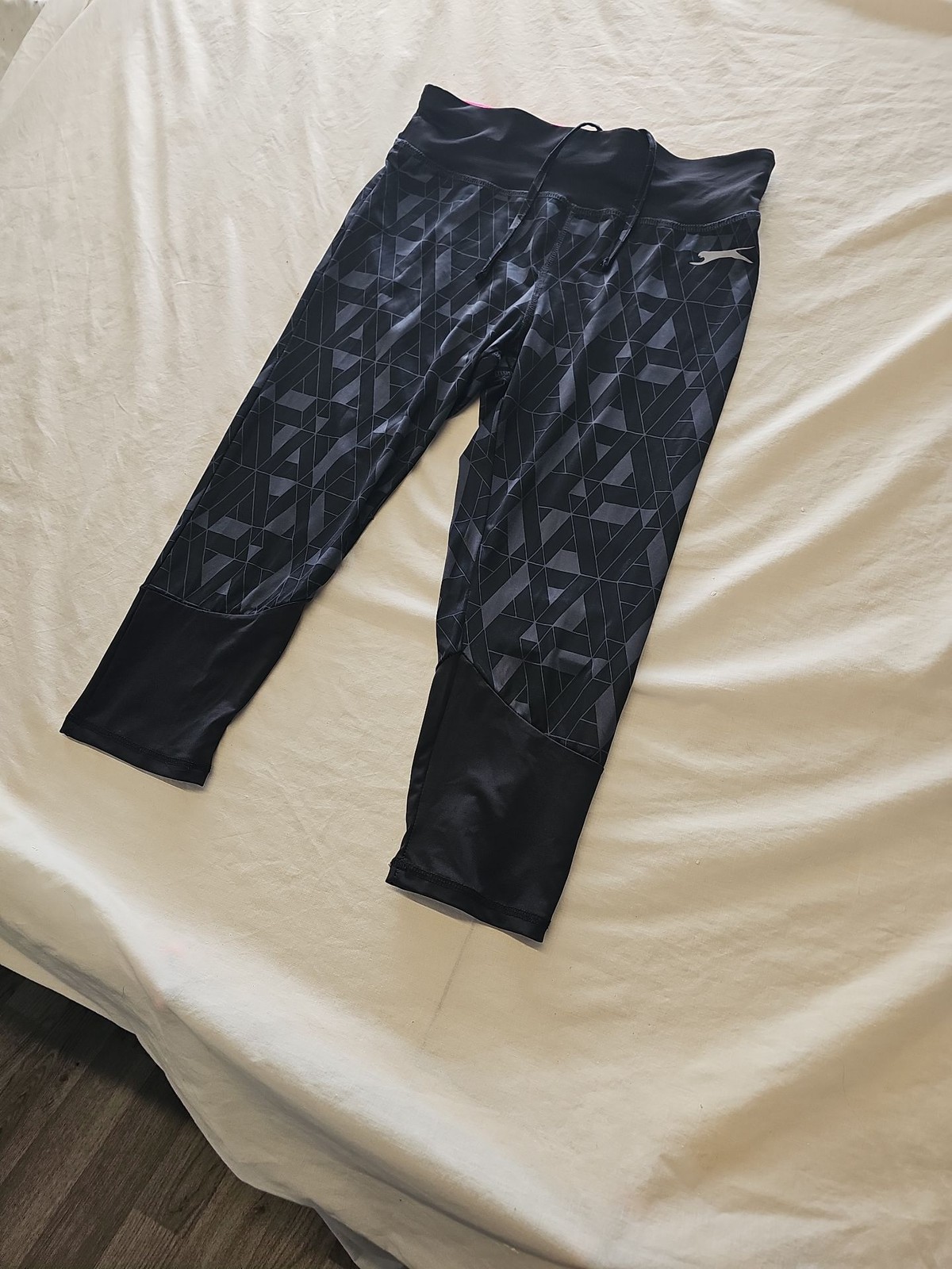 Slazenger Women's Geometric Print Capri Running Leggings O720 - Image 4