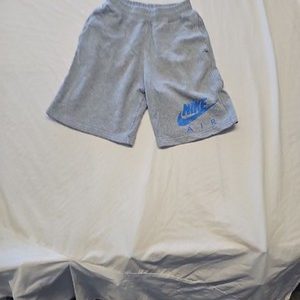 Nike Air Boys Grey Fleece Shorts XL (13-15 Years) II343