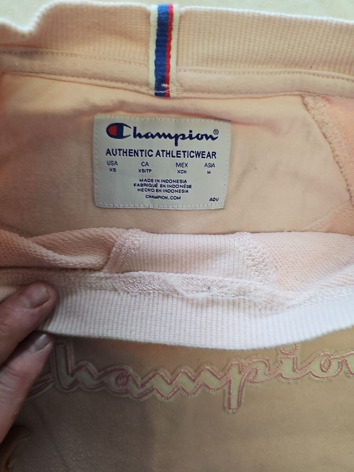 Champion Women’s Pale Pink Script Logo Sweatshirt xs OO1033