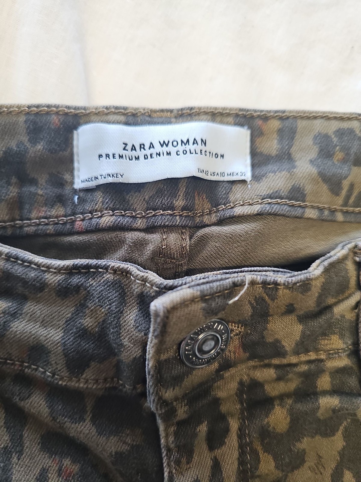 ZARA WOMAN Leopard Print Raw Hem Slim Jeans A3 1232