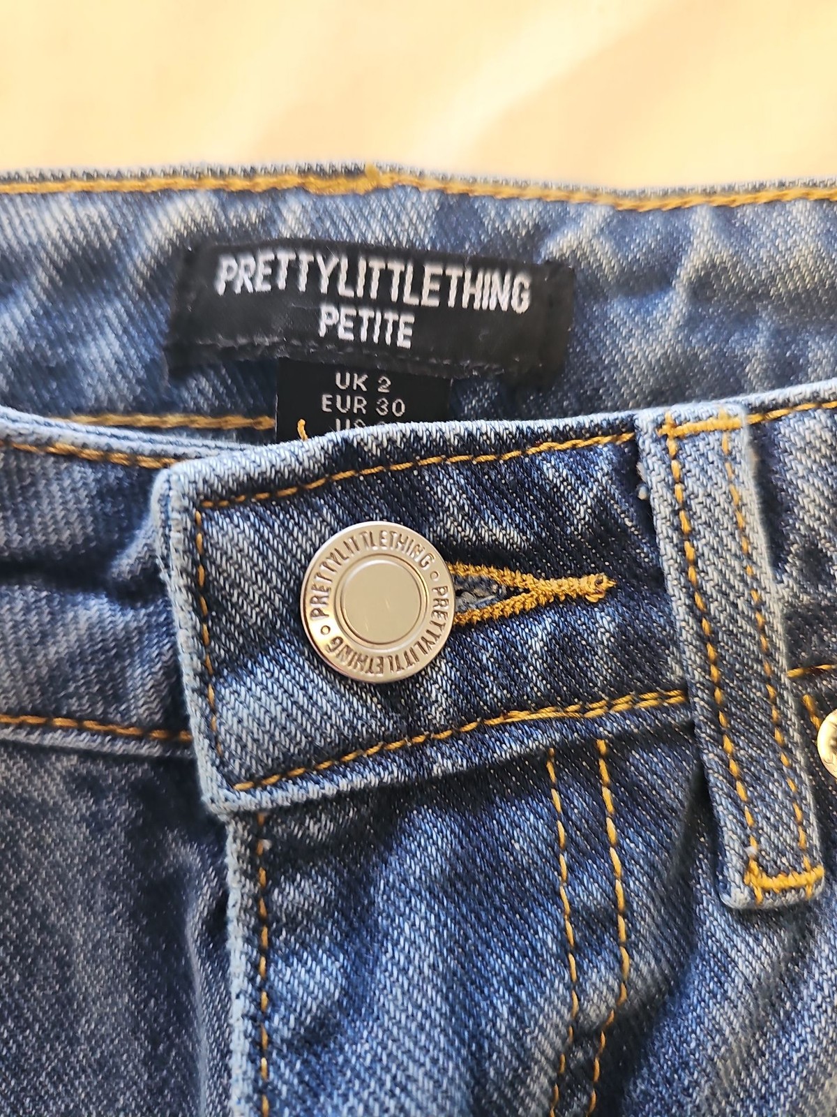 PrettyLittleThing Petite Mid Wash Straight Leg Jeans – UK 2 A6 1262