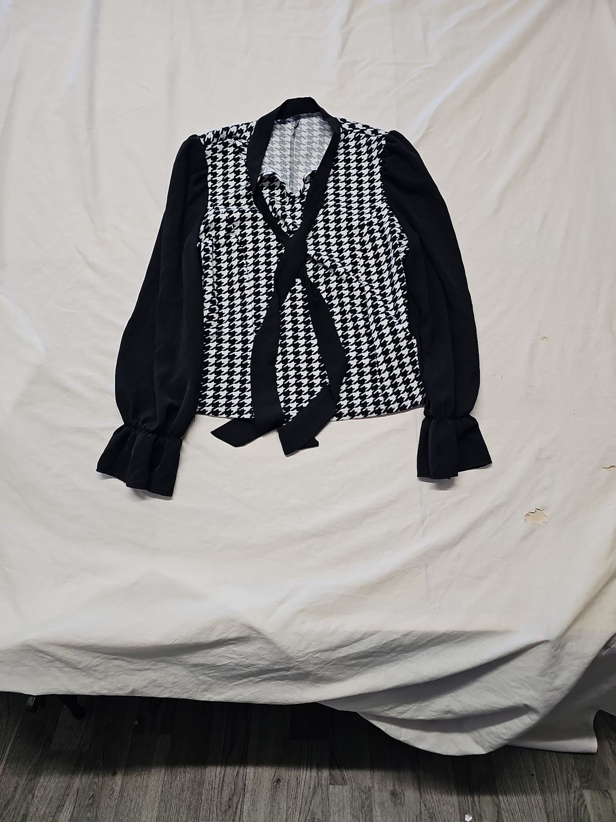 SHEIN Houndstooth Bow Neck Blouse with Ruffle Cuffs A6 2287