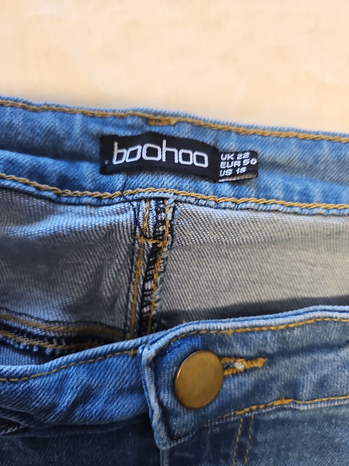 Boohoo Plus Size Distressed Skinny Jeans in Mid-Wash Blue A8 1325